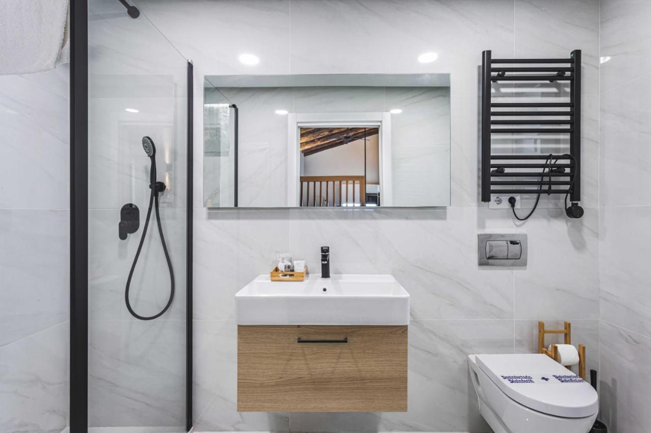 Apartamentos Caceres Central Suites エクステリア 写真