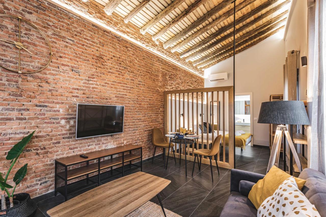 Apartamentos Caceres Central Suites エクステリア 写真