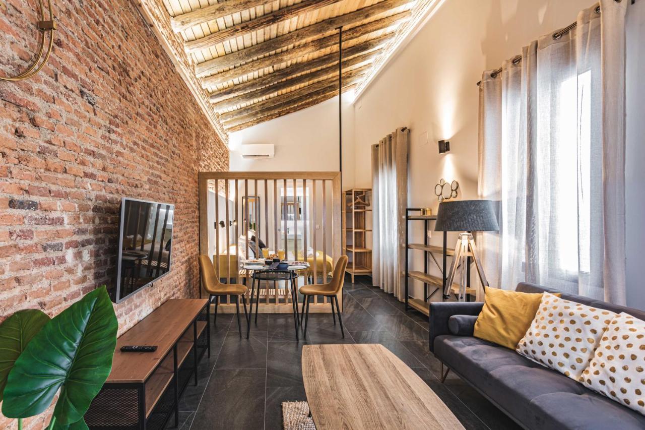 Apartamentos Caceres Central Suites エクステリア 写真