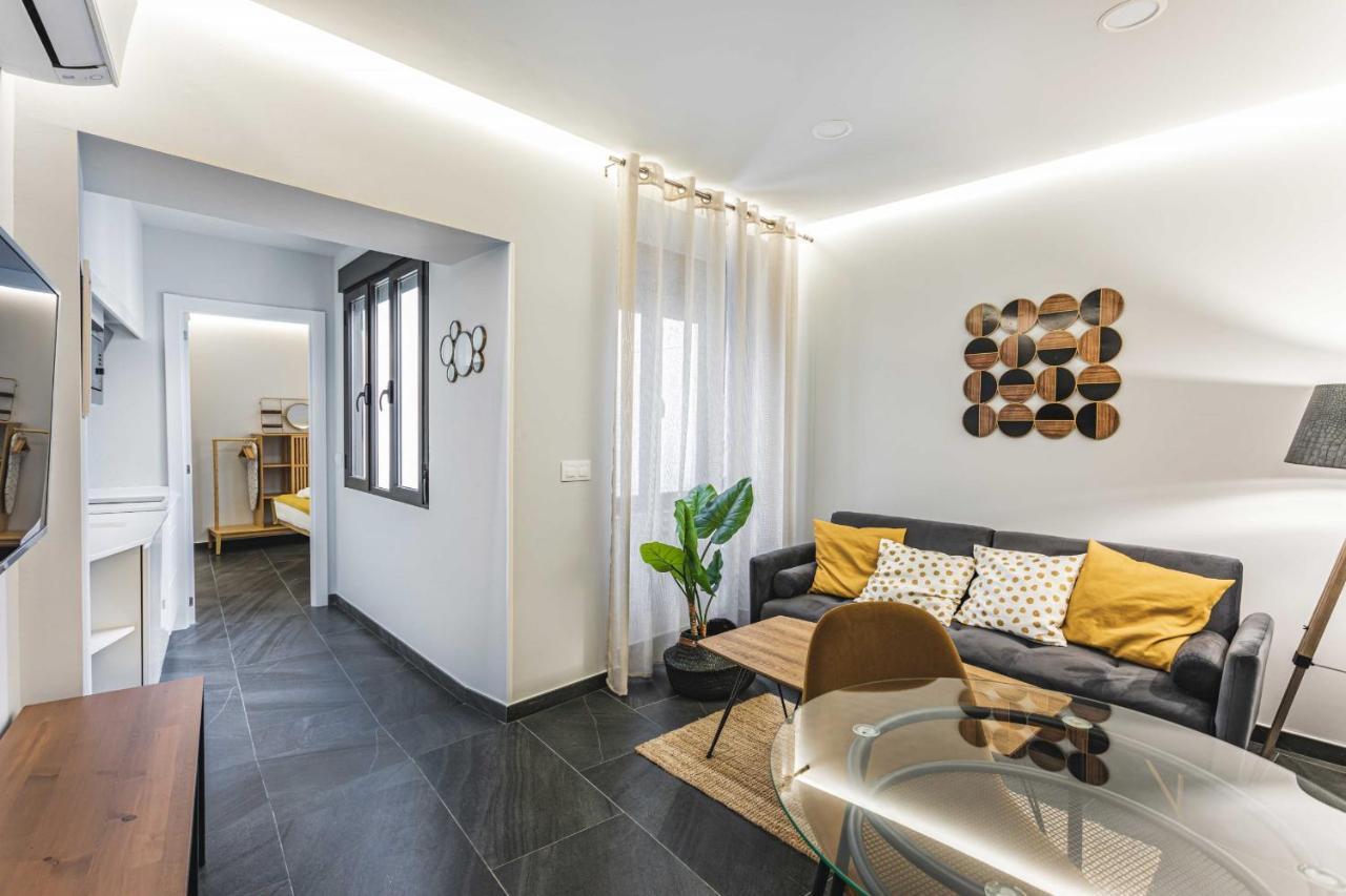 Apartamentos Caceres Central Suites エクステリア 写真