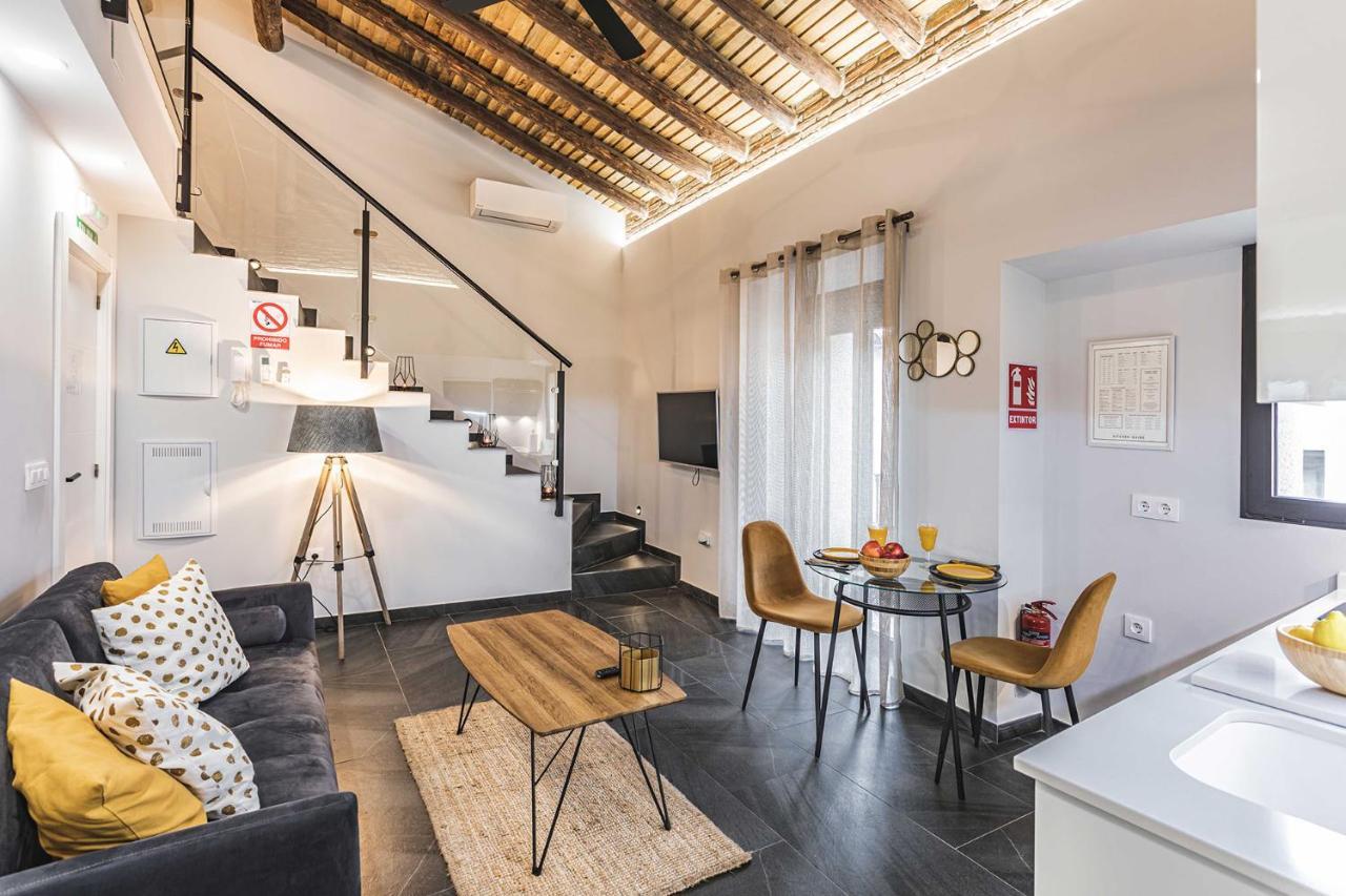 Apartamentos Caceres Central Suites エクステリア 写真
