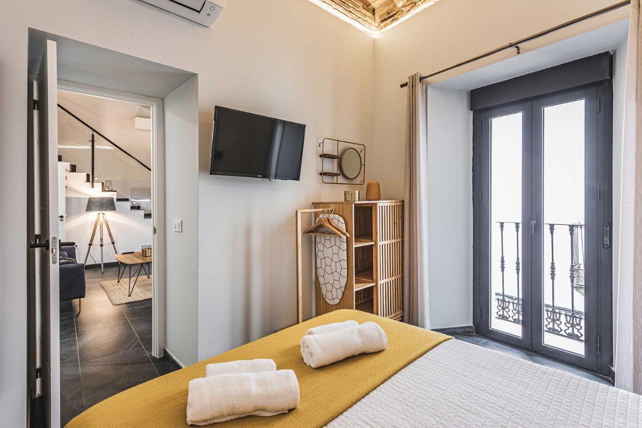 Apartamentos Caceres Central Suites エクステリア 写真