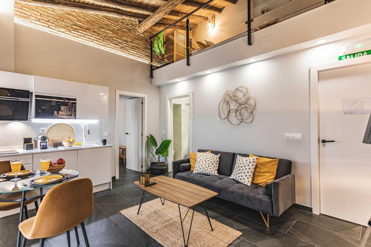 Apartamentos Caceres Central Suites エクステリア 写真