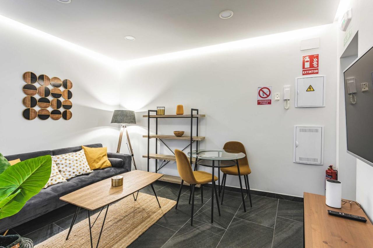 Apartamentos Caceres Central Suites エクステリア 写真