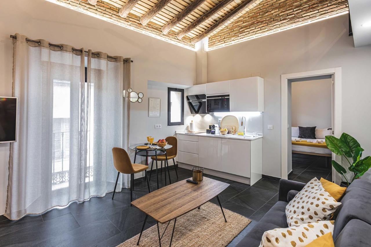 Apartamentos Caceres Central Suites エクステリア 写真