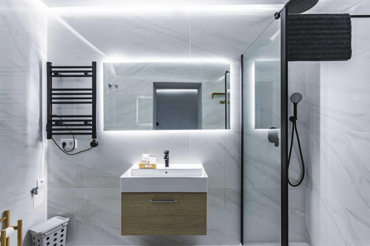 Apartamentos Caceres Central Suites エクステリア 写真